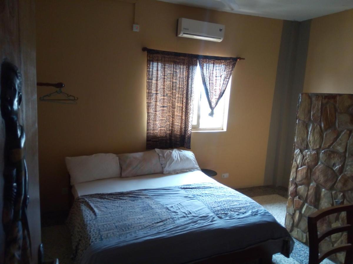 The Sleepy Hippo Hotel Accra Eksteriør billede